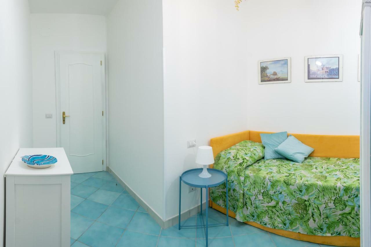 La Casetta Linda - New 2 Bedroom Apt In Sorrento With Seaview Terrace Bagian luar foto