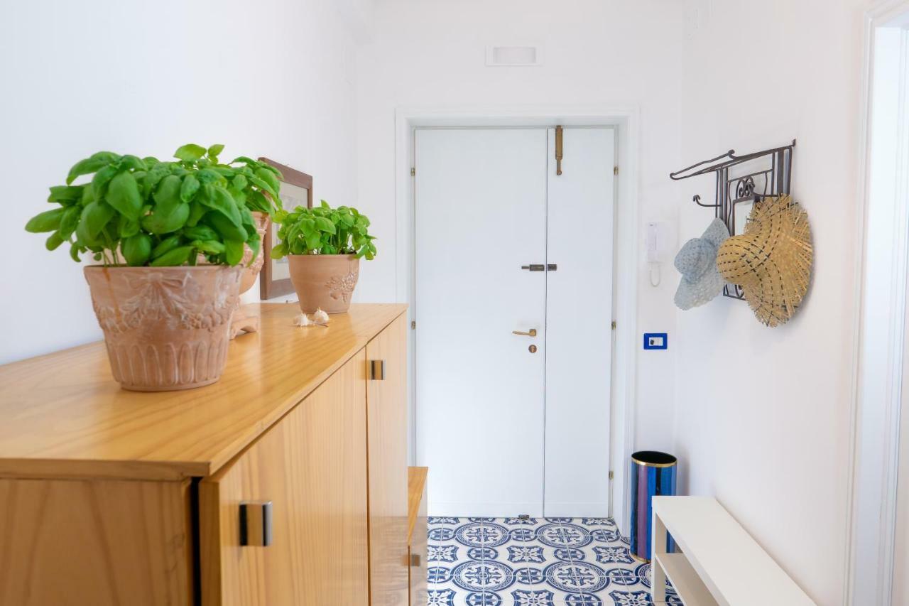 La Casetta Linda - New 2 Bedroom Apt In Sorrento With Seaview Terrace Bagian luar foto